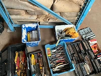 Lot werkgereedschappen inclusief rekken en inhoud - afbeelding 36 van  343