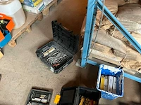 Lot werkgereedschappen inclusief rekken en inhoud - afbeelding 37 van  343