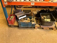 Lot werkgereedschappen inclusief rekken en inhoud - afbeelding 3 van  343