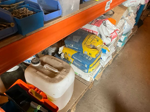 Lot werkgereedschappen inclusief rekken en inhoud - afbeelding 41 van  343