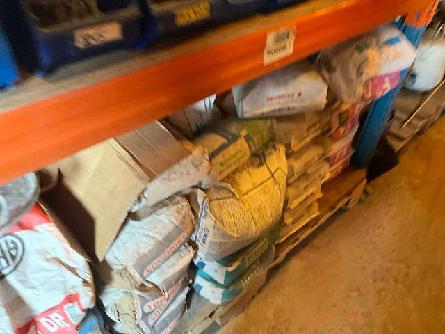 Lot werkgereedschappen inclusief rekken en inhoud - afbeelding 43 van  343