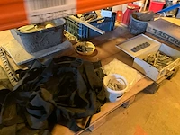 Lot werkgereedschappen inclusief rekken en inhoud - afbeelding 46 van  343