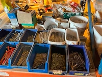 Lot werkgereedschappen inclusief rekken en inhoud - afbeelding 53 van  343
