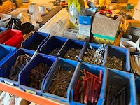 Lot werkgereedschappen inclusief rekken en inhoud - afbeelding 54 van  343