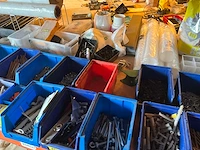 Lot werkgereedschappen inclusief rekken en inhoud - afbeelding 55 van  343