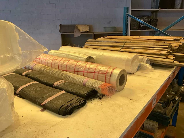 Lot werkgereedschappen inclusief rekken en inhoud - afbeelding 64 van  343