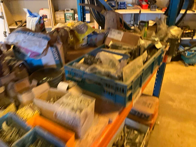 Lot werkgereedschappen inclusief rekken en inhoud - afbeelding 65 van  343