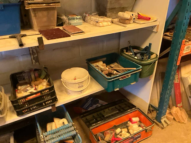Lot werkgereedschappen inclusief rekken en inhoud - afbeelding 71 van  343