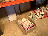 Lot werkgereedschappen inclusief rekken en inhoud - afbeelding 90 van  343