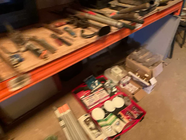 Lot werkgereedschappen inclusief rekken en inhoud - afbeelding 92 van  343