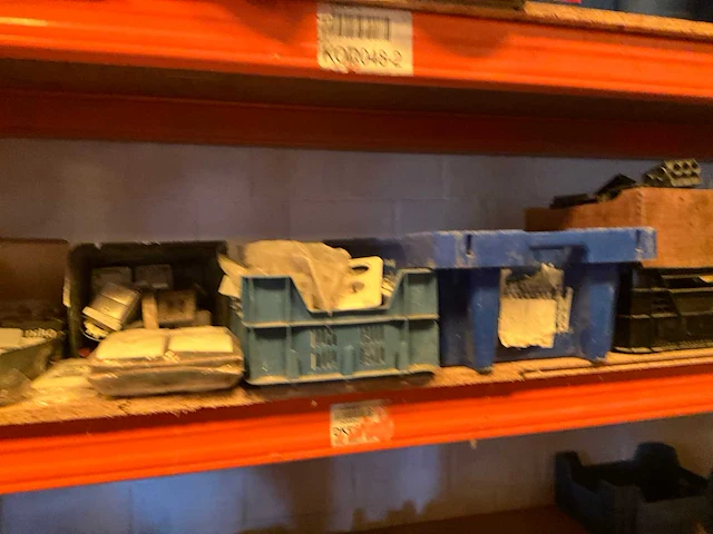 Lot werkgereedschappen inclusief rekken en inhoud - afbeelding 99 van  343