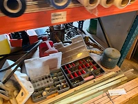 Lot werkgereedschappen inclusief rekken en inhoud - afbeelding 9 van  343