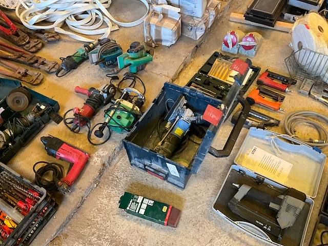 Lot werkgereedschappen - afbeelding 2 van  79