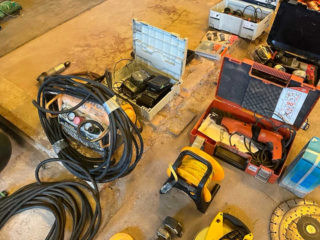 Lot werkgereedschappen - afbeelding 6 van  79