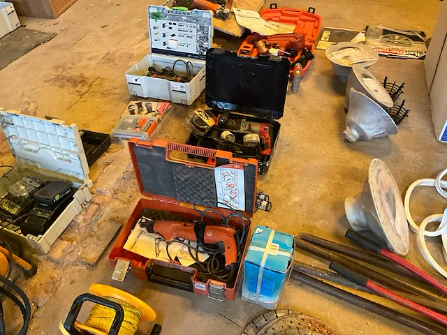 Lot werkgereedschappen - afbeelding 7 van  79