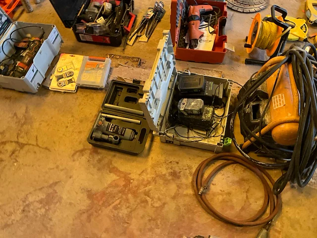 Lot werkgereedschappen - afbeelding 14 van  79