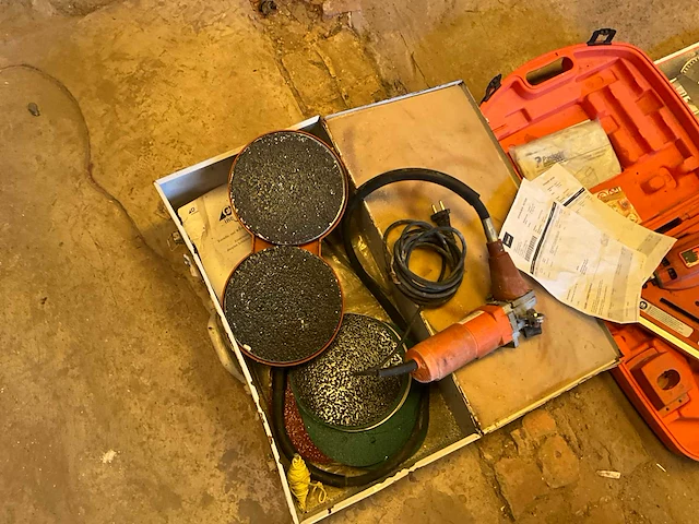 Lot werkgereedschappen - afbeelding 18 van  79
