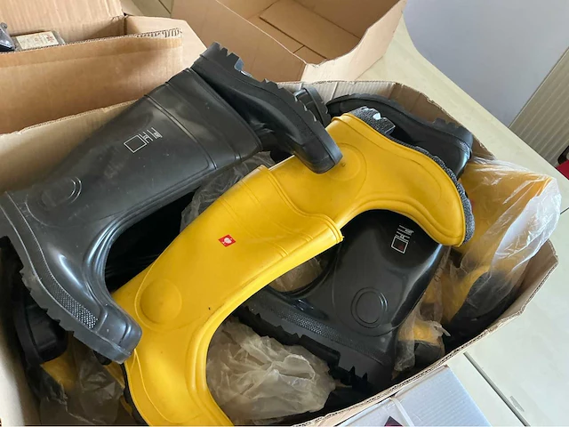 Lot werklaarzen overige werkkleding - afbeelding 3 van  3
