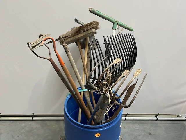 Lot werkmateriaal - afbeelding 1 van  2