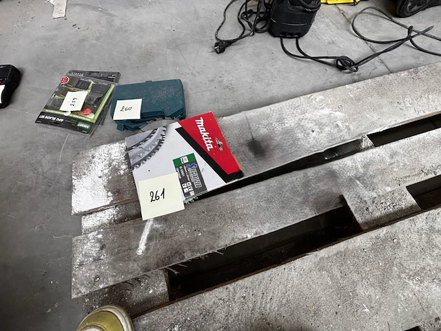 Lot zaagbladenb makita - afbeelding 1 van  2