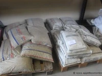 Lot zakken grind en cement - afbeelding 1 van  3
