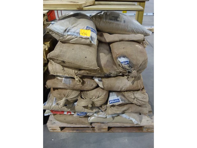 Lot zandzakken / gamma rivierzand 25kg - afbeelding 1 van  2