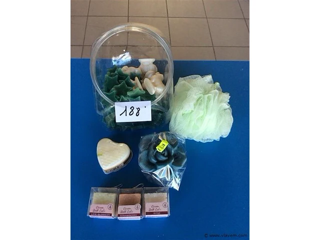 Lot zeepjes - afbeelding 1 van  2