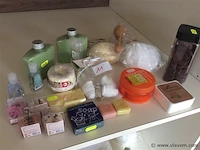 Lot zepen / verzoringsproducten - afbeelding 1 van  3