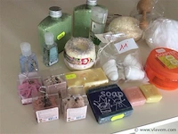 Lot zepen / verzoringsproducten - afbeelding 2 van  3