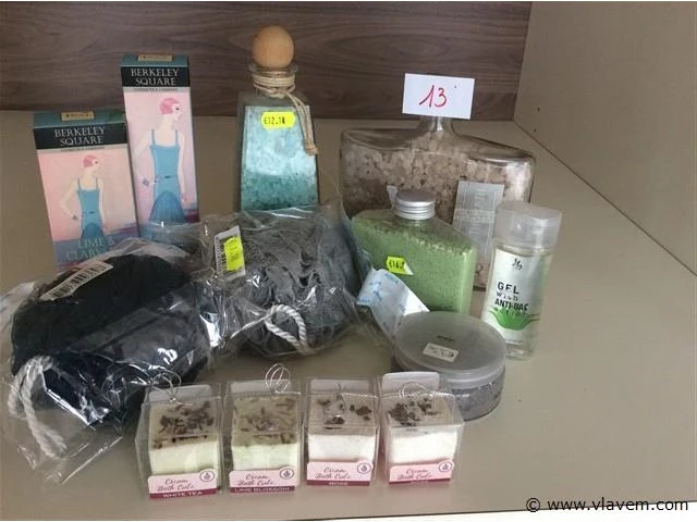Lot zepen / verzoringsproducten - afbeelding 1 van  3