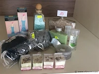 Lot zepen / verzoringsproducten - afbeelding 1 van  3