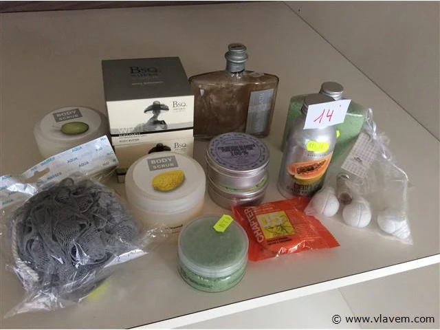 Lot zepen / verzoringsproducten - afbeelding 1 van  3
