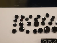 Lot zwarte diamandjes plm 47,69ct - afbeelding 2 van  3