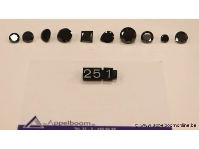 Lot zwarte diamandjes plm 52,88ct - afbeelding 1 van  4