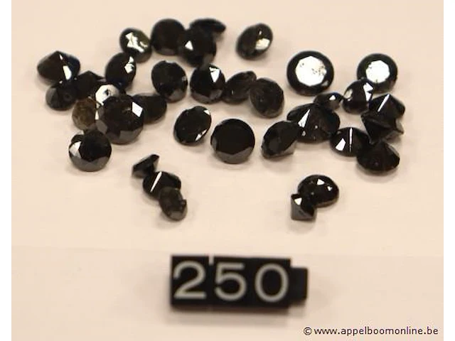 Lot zwarte diamandjes plm 90,72ct, b-keuze - afbeelding 1 van  3