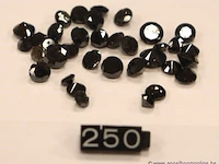 Lot zwarte diamandjes plm 90,72ct, b-keuze - afbeelding 1 van  3