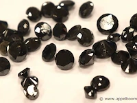 Lot zwarte diamandjes plm 90,72ct, b-keuze - afbeelding 2 van  3