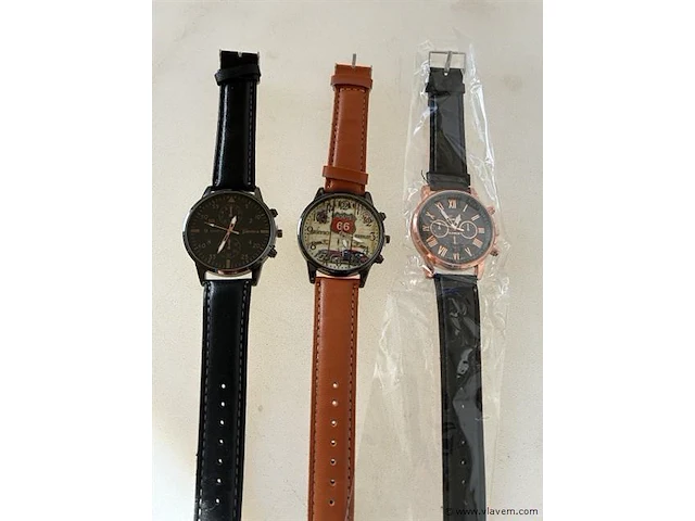 Lotjes ± 3 horloges - afbeelding 1 van  1