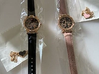 Lotjes ± 3 horloges - afbeelding 1 van  1