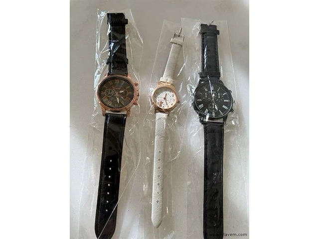Lotjes ± 3 horloges - afbeelding 1 van  1