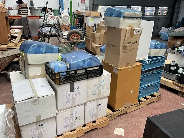 Lotus partij diverse dispensers + diverse - afbeelding 1 van  11