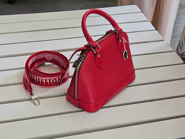Louis-vuitton luxe-handtas 'alma bb' epi (inclusief strap) - afbeelding 2 van  9