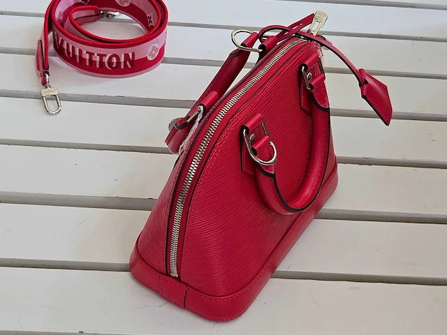 Louis-vuitton luxe-handtas 'alma bb' epi (inclusief strap) - afbeelding 3 van  9