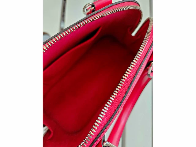 Louis-vuitton luxe-handtas 'alma bb' epi (inclusief strap) - afbeelding 6 van  9