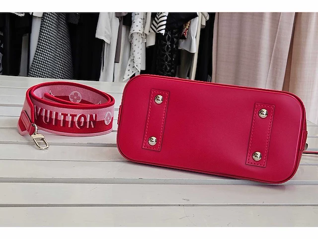 Louis-vuitton luxe-handtas 'alma bb' epi (inclusief strap) - afbeelding 7 van  9