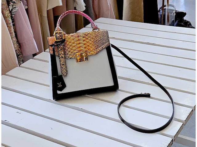 Louis-vuitton luxe-handtas 'arch' pm (special edition) - afbeelding 2 van  9