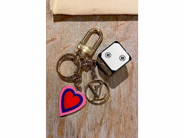 Louis-vuitton luxe-keychain 'bijoux fantaisie' - afbeelding 1 van  5