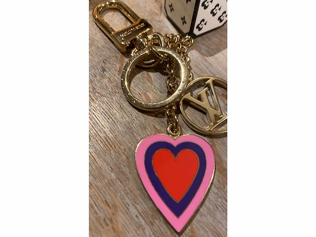 Louis-vuitton luxe-keychain 'bijoux fantaisie' - afbeelding 3 van  5