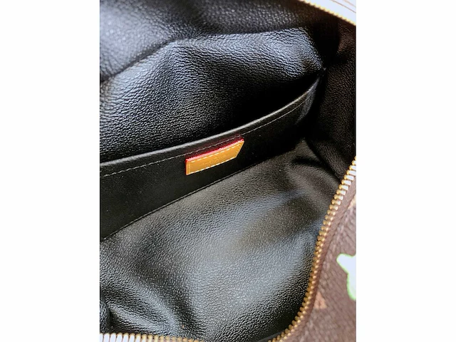 Louis-vuitton luxe-reistasje 'locker drop kit' - afbeelding 2 van  13