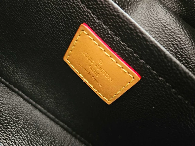 Louis-vuitton luxe-reistasje 'locker drop kit' - afbeelding 4 van  13